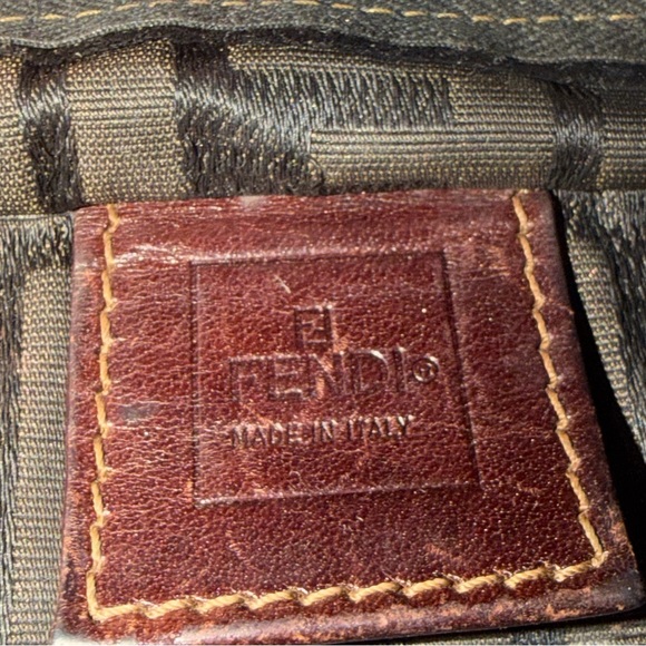 Fendi Vintage Women’s mini clutch logo thick mesh mini Bag *Authentic* - Picture 6 of 7